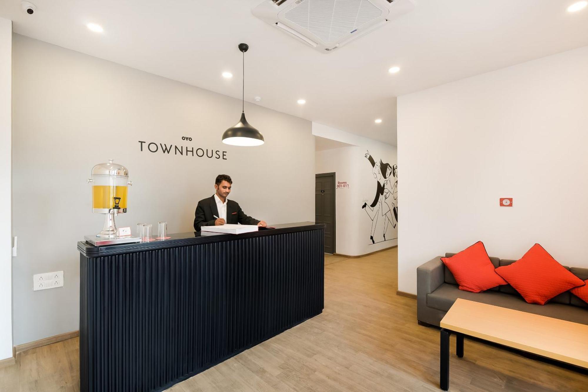 Hotel Townhouse The Awadh Airport Near Chaudhary Charan Singh International Airport à Bijnaur Extérieur photo