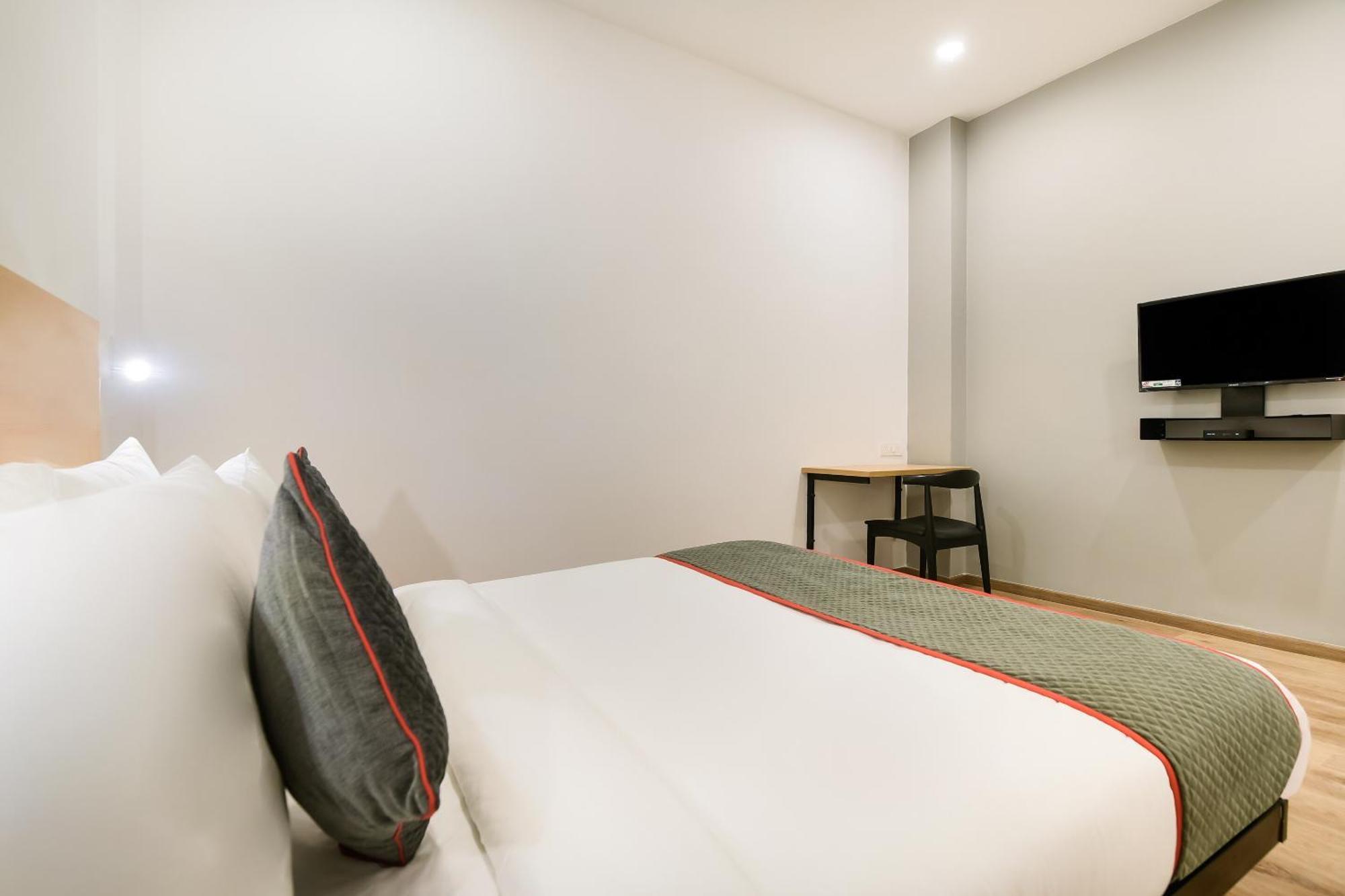 Hotel Townhouse The Awadh Airport Near Chaudhary Charan Singh International Airport à Bijnaur Extérieur photo