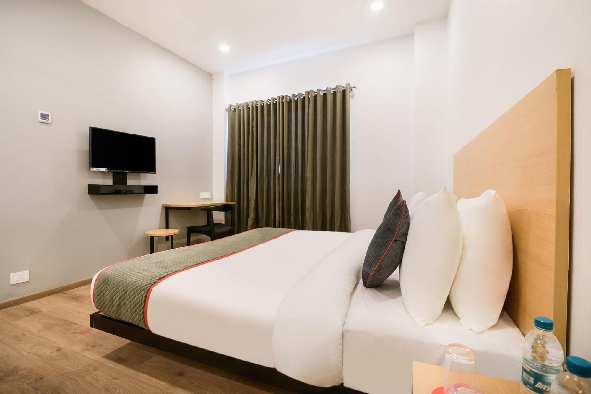 Hotel Townhouse The Awadh Airport Near Chaudhary Charan Singh International Airport à Bijnaur Extérieur photo