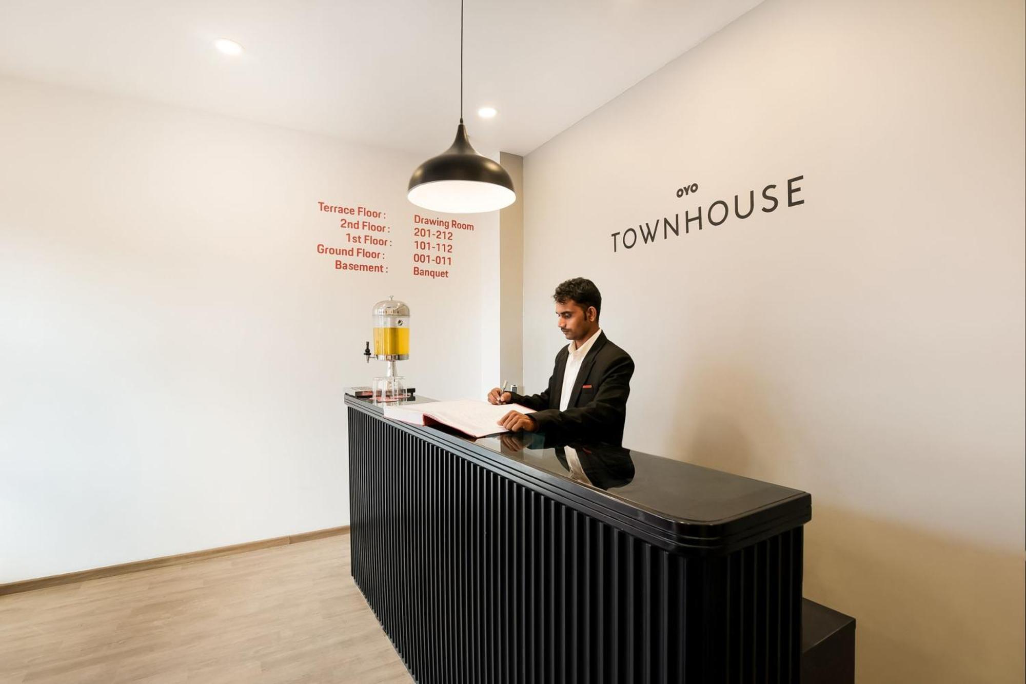 Hotel Townhouse The Awadh Airport Near Chaudhary Charan Singh International Airport à Bijnaur Extérieur photo