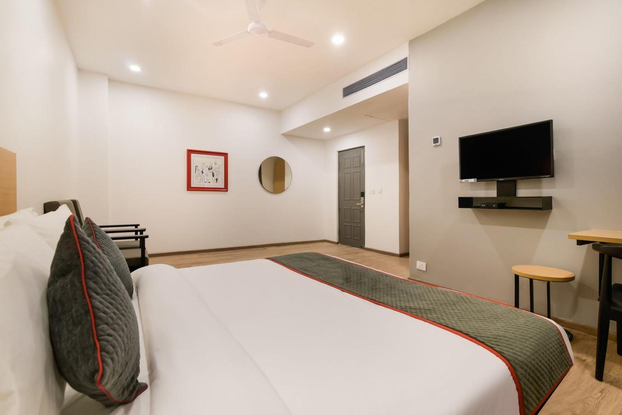 Hotel Townhouse The Awadh Airport Near Chaudhary Charan Singh International Airport à Bijnaur Extérieur photo
