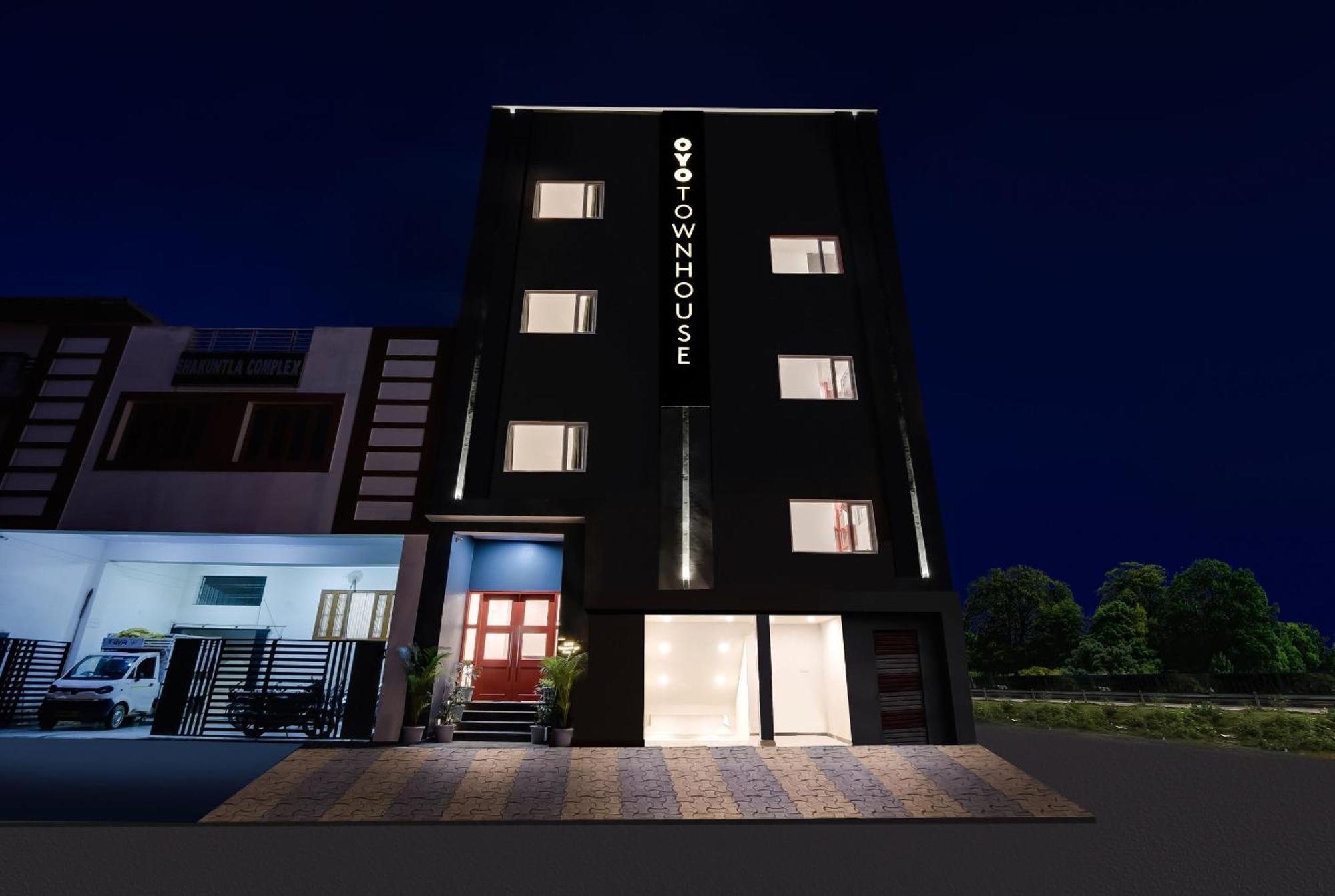 Hotel Townhouse The Awadh Airport Near Chaudhary Charan Singh International Airport à Bijnaur Extérieur photo